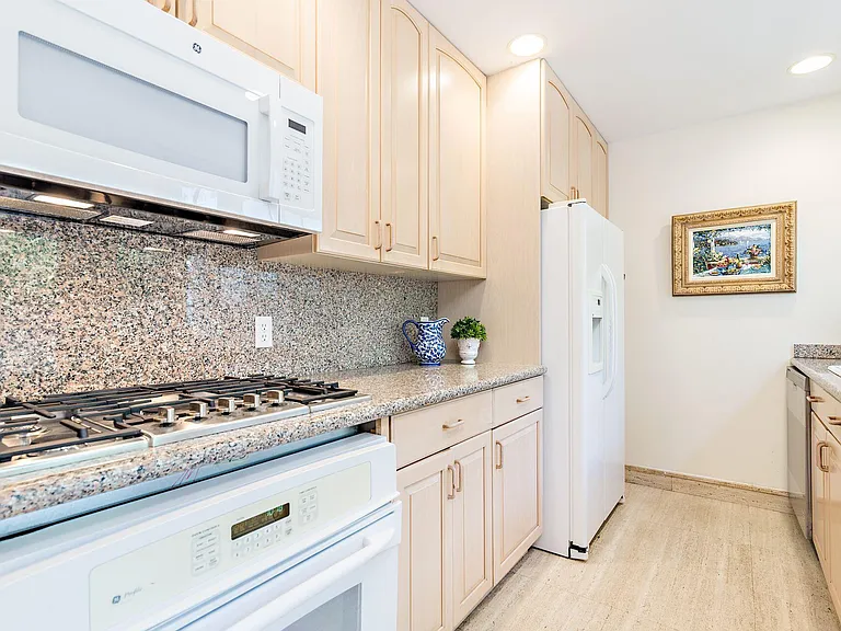 155 Peruvian Ave — Photo 9
