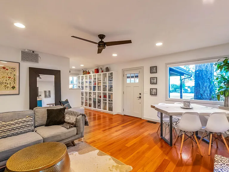 16417 Lake Forest Blvd — Photo 3