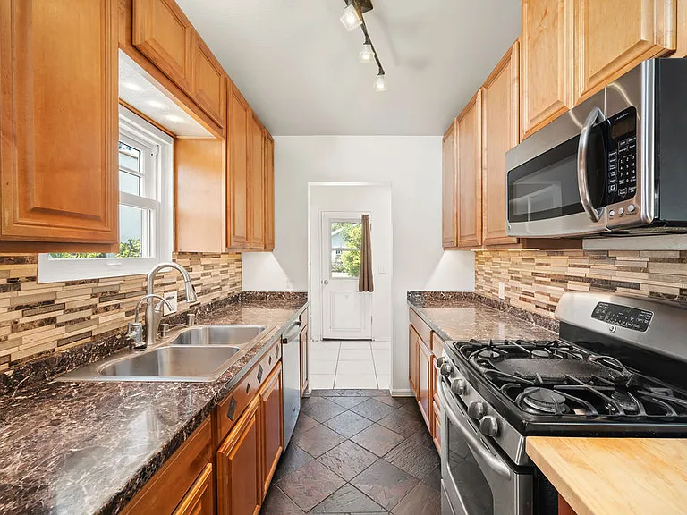 2525 Gail Pl — Photo 9