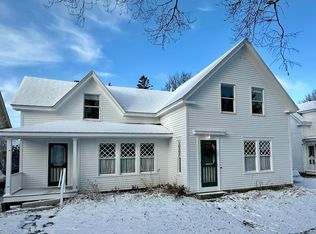 8 Pleasant St, Vinalhaven, ME 04863