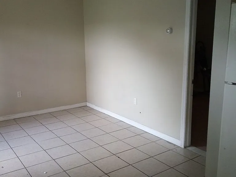 345 N Dewey St — Photo 7