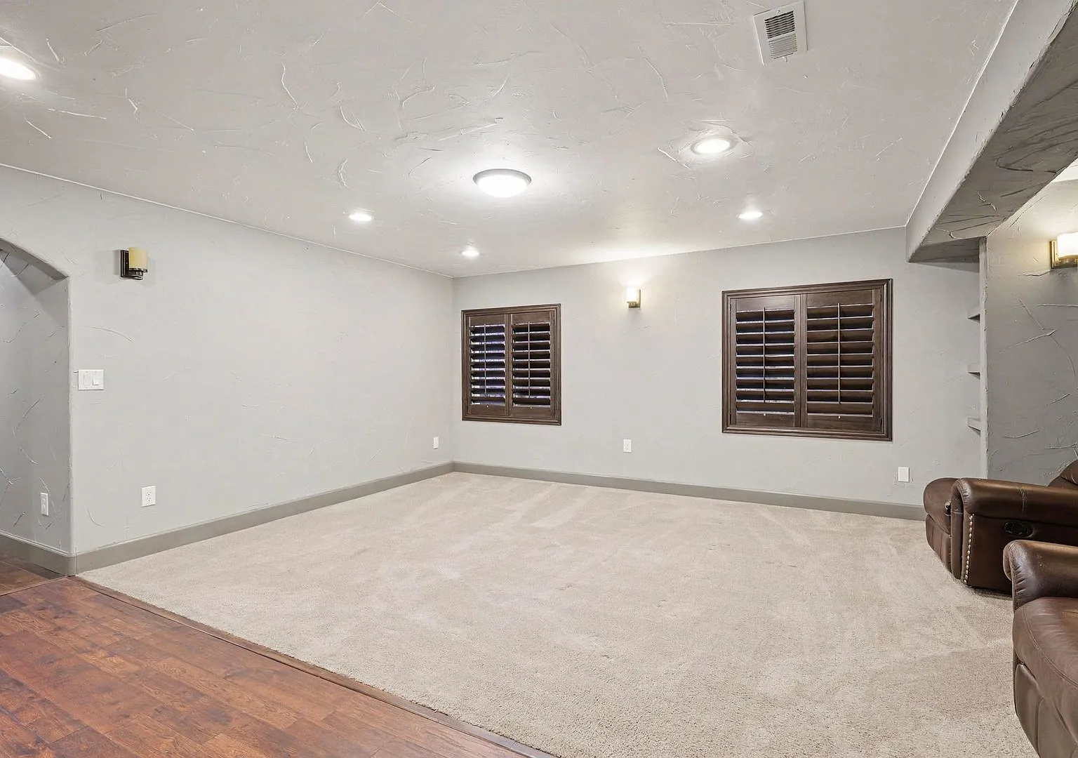 Available NOW! 1 Bedroom 1 Bath Beautiful Private Unit in Basement. — Photo 4