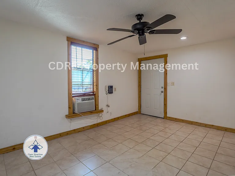 422 Washington St — Photo 6