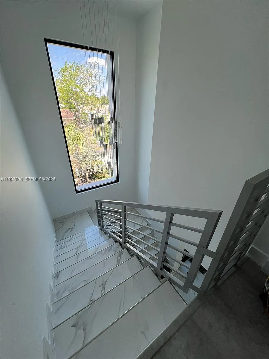 Building Photo - 2342 McKinley St #3