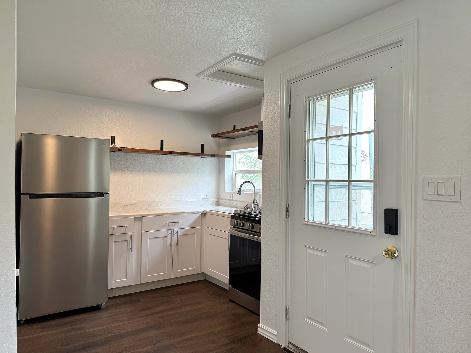 2015 Elmira St — Photo 1