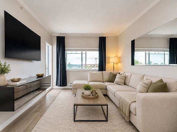 3rd image of 22363 Selkirk Ave #401
