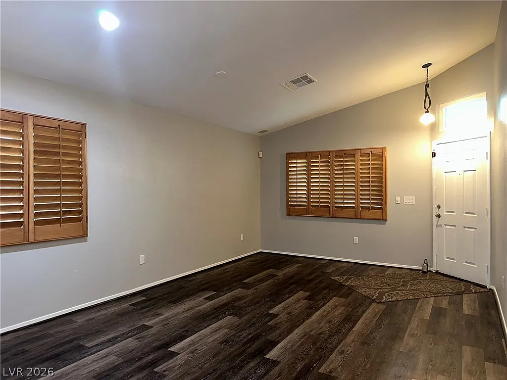 3 bed, 2.0 bath, 1664 sqft, $2,200 — Photo 4