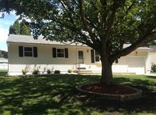1011 4th St #A, Hampton, IL 61256