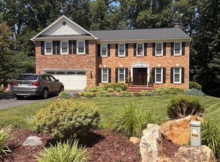 9660 Boyett Ct, Fairfax, VA 22032