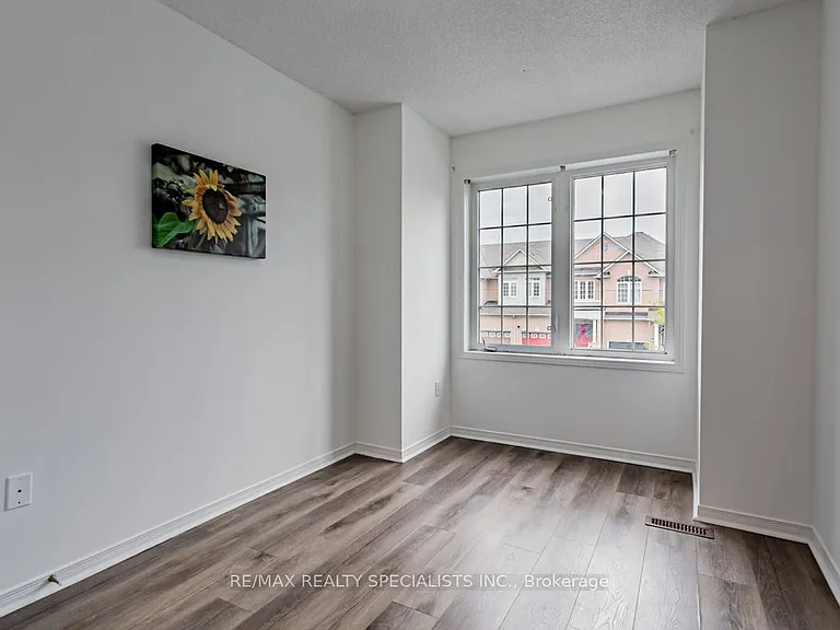 16 Evanwood Cres — Photo 19