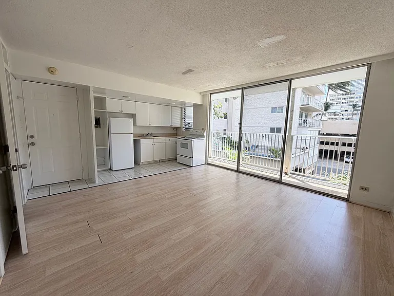 445 Kalaimoku St — Photo 3