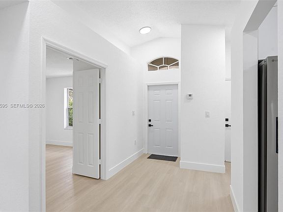 3rd image of 4114 Sapphire St