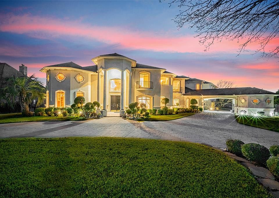 1st image of 1215 Regents Park Ct