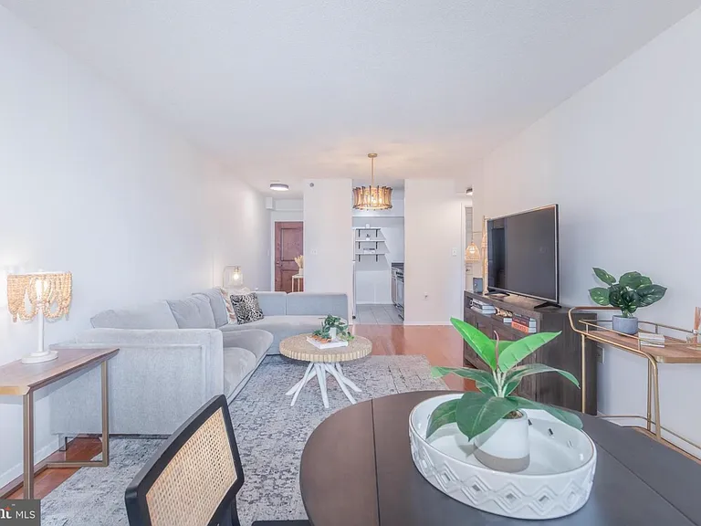 4801 Fairmont Ave #411 — Photo 4