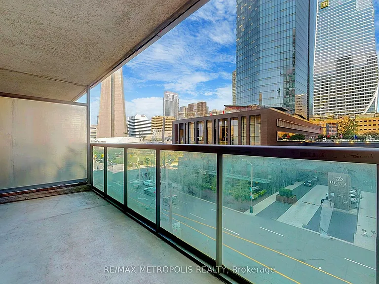 30 Grand Trunk Cres #502 — Photo 31