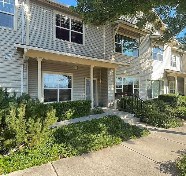 816 Pavilion Pl — Photo 2