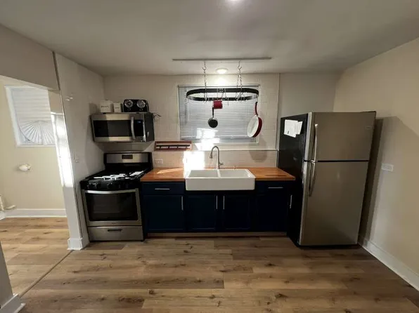 (undisclosed Address), Riverdale, IL 60827