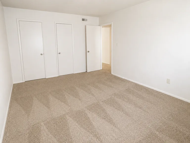 Webster Court Apartments — Photo 7