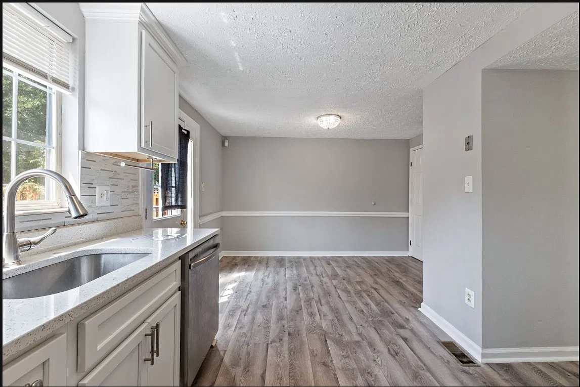 3 bed, 1450 sqft, $2,450 — Photo 3