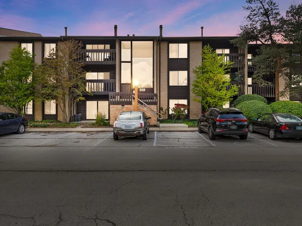 6177 Knoll Wood Rd #304, Willowbrook, IL 60527