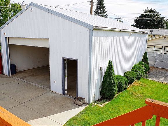 4th image of 4116 E Grace Ave