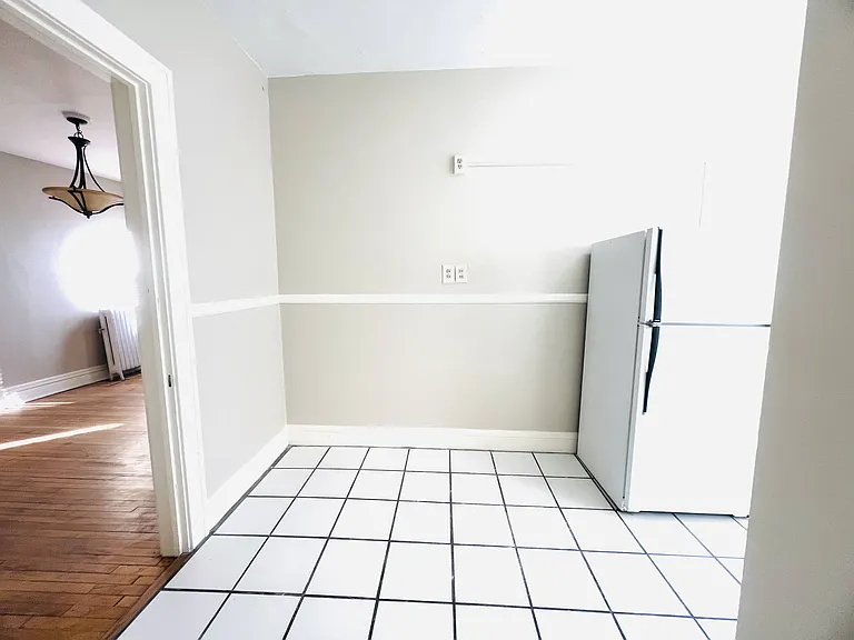 33 Avon St S — Photo 19