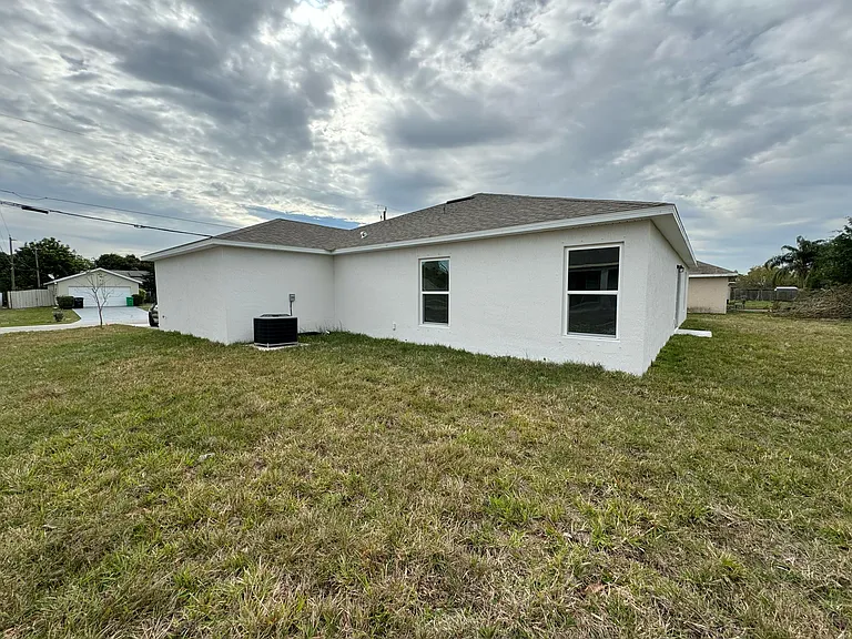 3510 SW Rosardo St — Photo 4