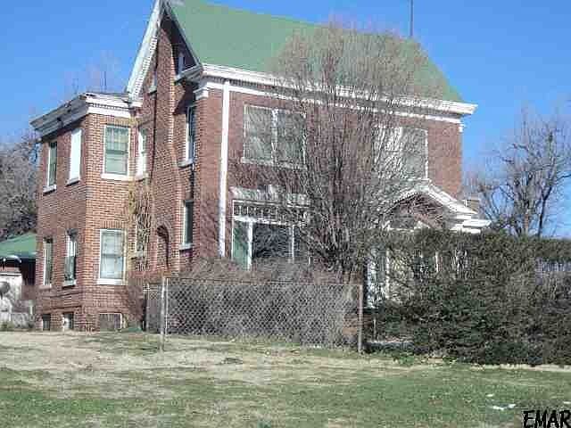 1st image of 901 Cedar St