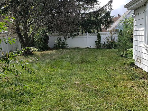 2nd image of 7 Belfry Ln
