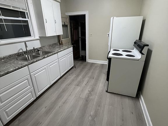 3rd image of 598 Lord St #1