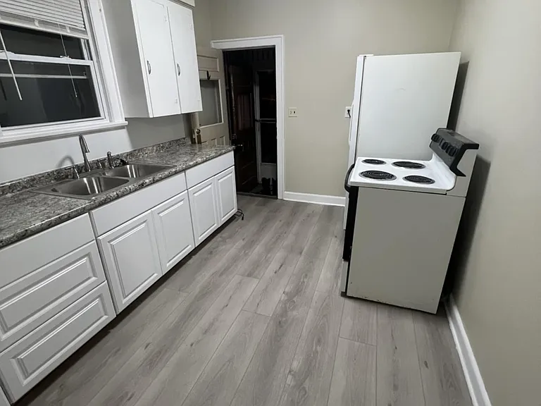 598 Lord St #1 — Photo 3