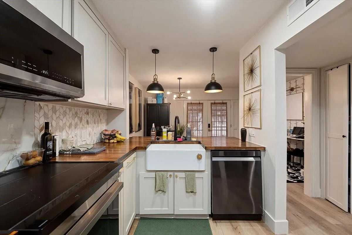 2 bed, 1.5 bath, 1230 sqft, $1,900 — Photo 2
