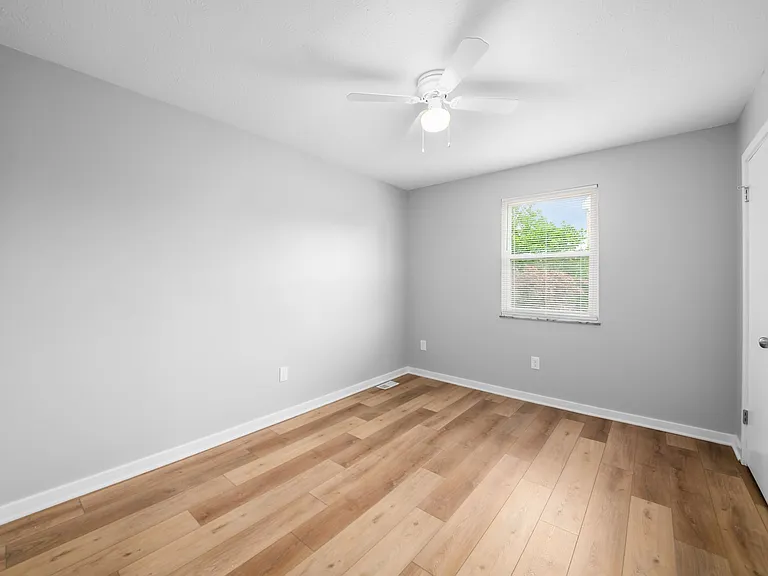 4039 Lincoln Ave — Photo 3