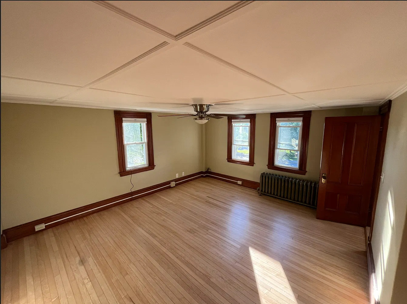 2 bed, 1200 sqft, $2,400 — Photo 3