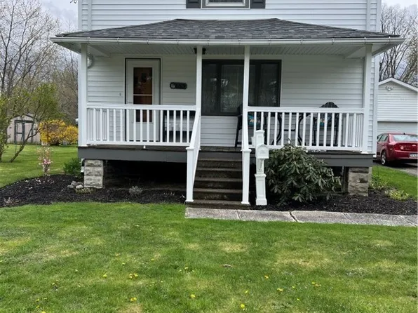663 Clark St, Conneaut, OH 44030