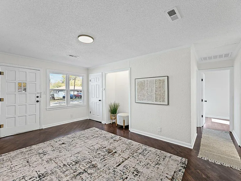 5631 Parkview Ave — Photo 5