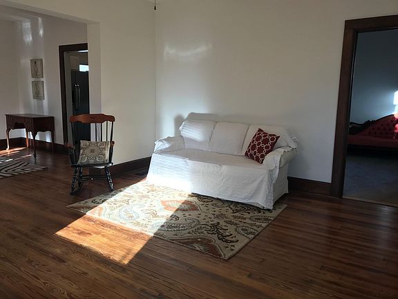 5th image of 215 N Marion St