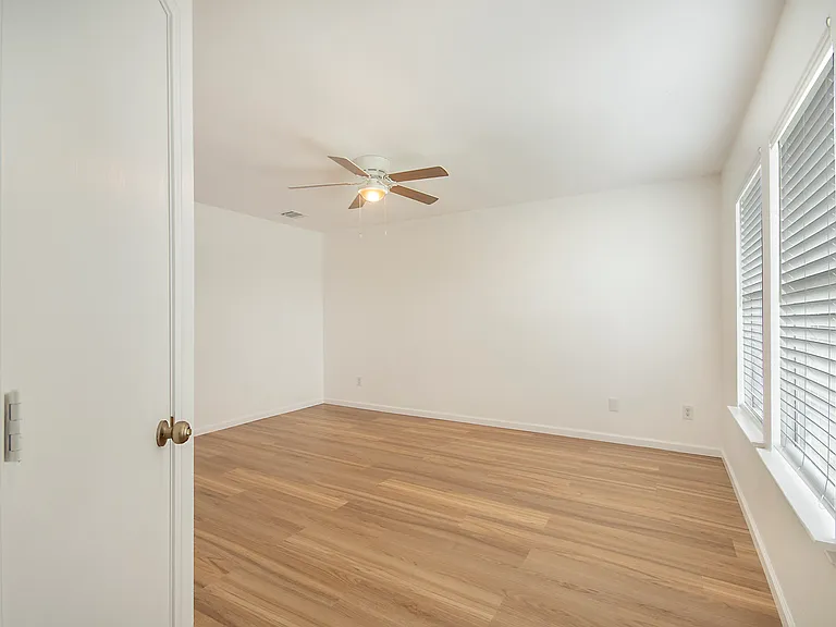 1618 Pin Oak Trl — Photo 14