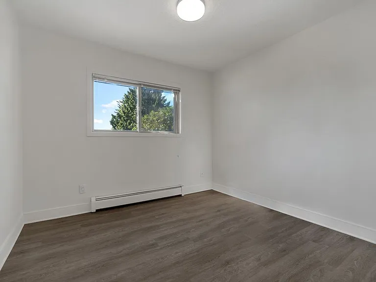 130 Stewart Ave #9 — Photo 5