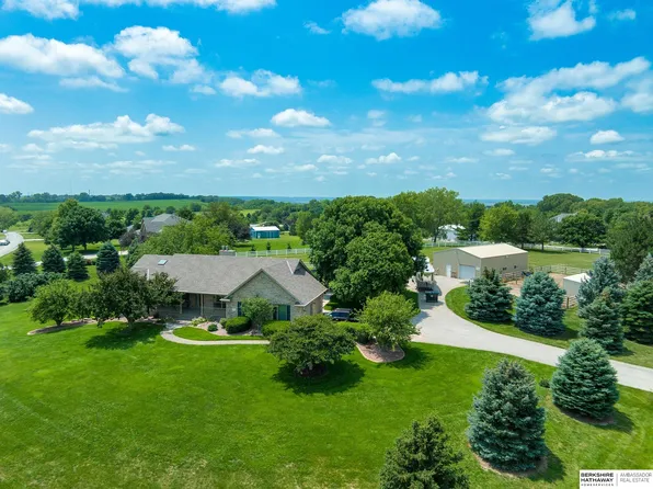 22335 Pine Hill Dr, Gretna, NE 68028