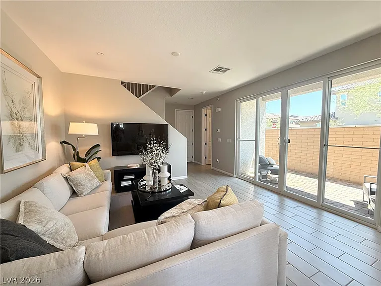 916 Cottonwood Hill Pl — Photo 2