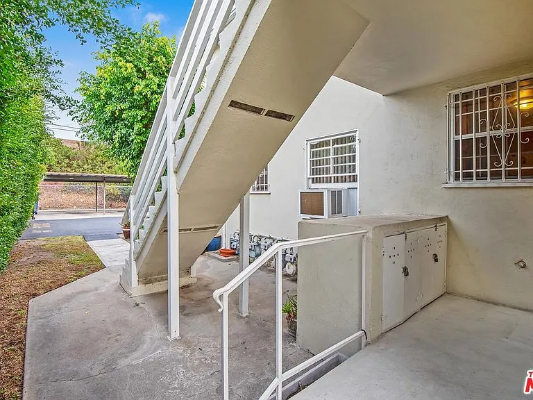 4137 Perlita Ave #B — Photo 14