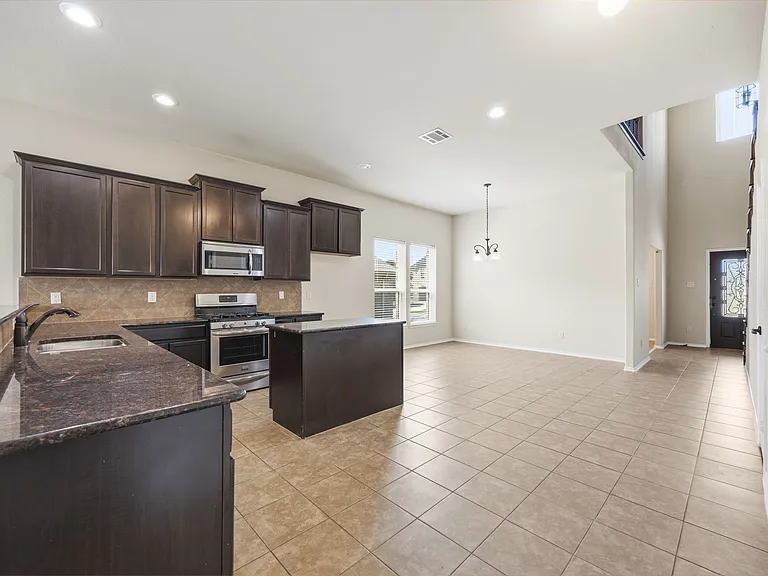1445 Bateman Ln — Photo 6