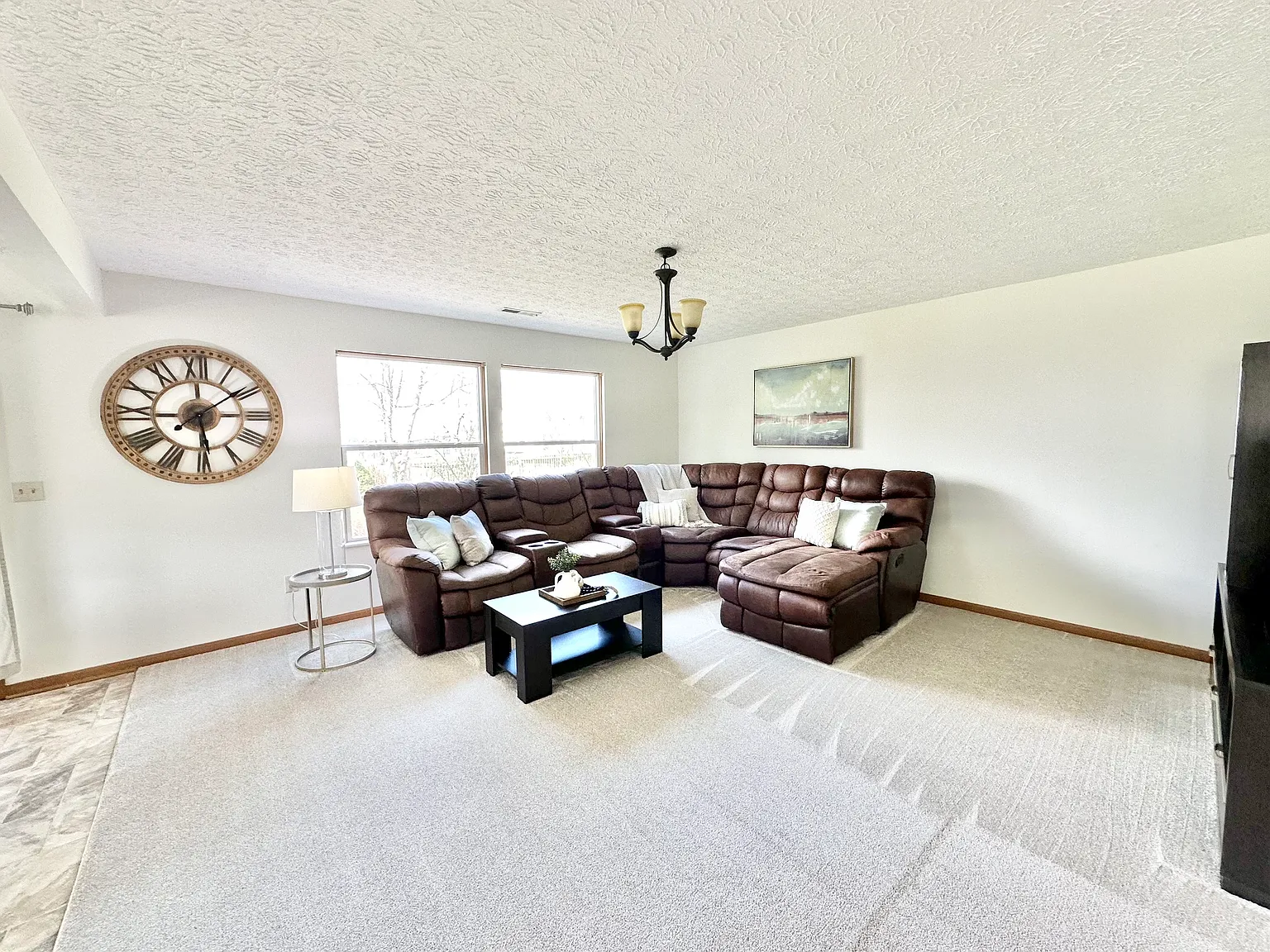 4 bed, 2.5 bath, 2042 sqft, $2,600 — Photo 1