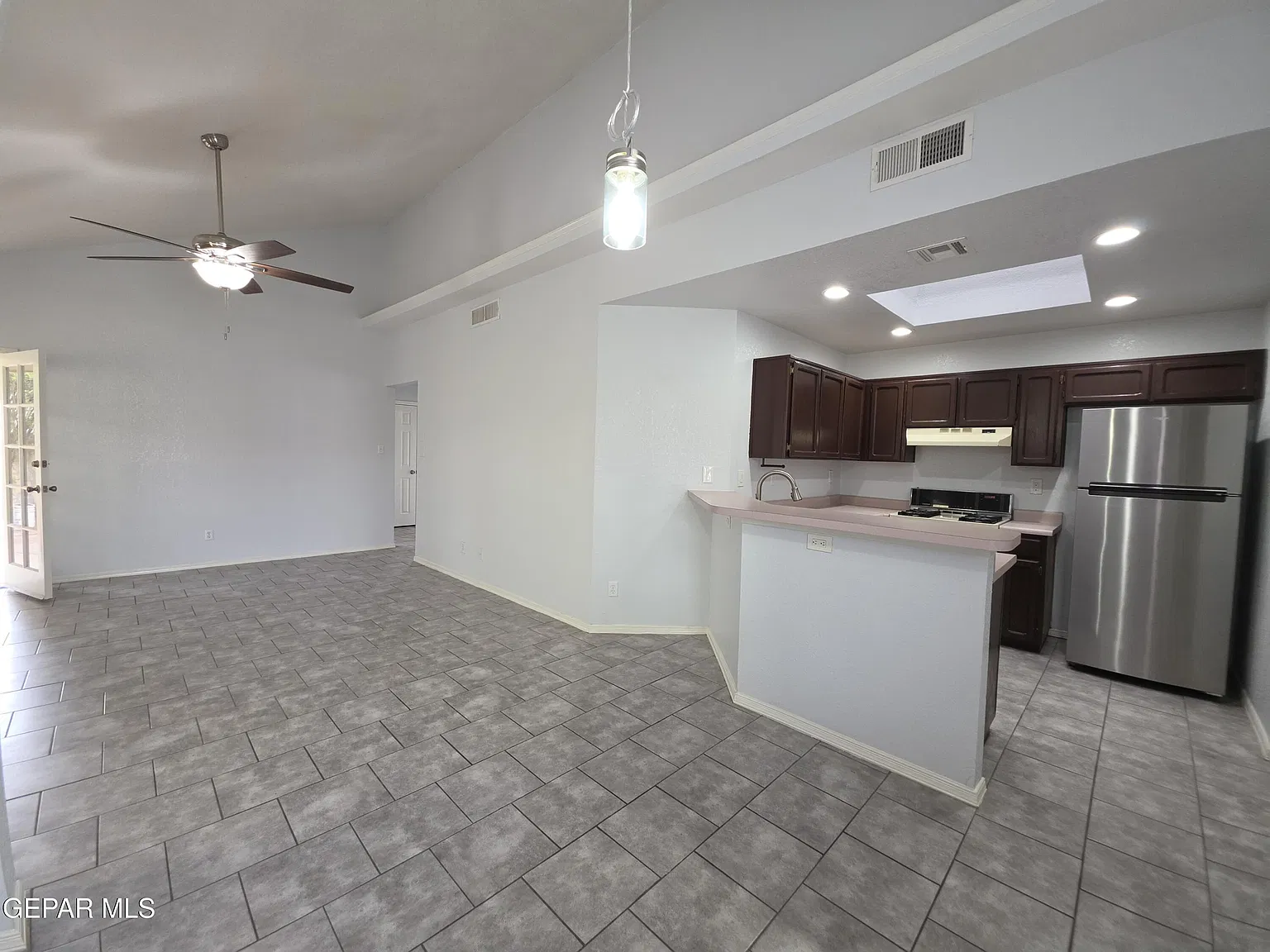 3 bed, 2.0 bath, 1055 sqft, $1,450 — Photo 3