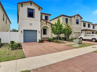 10976 W 35th Way, Hialeah, FL 33018