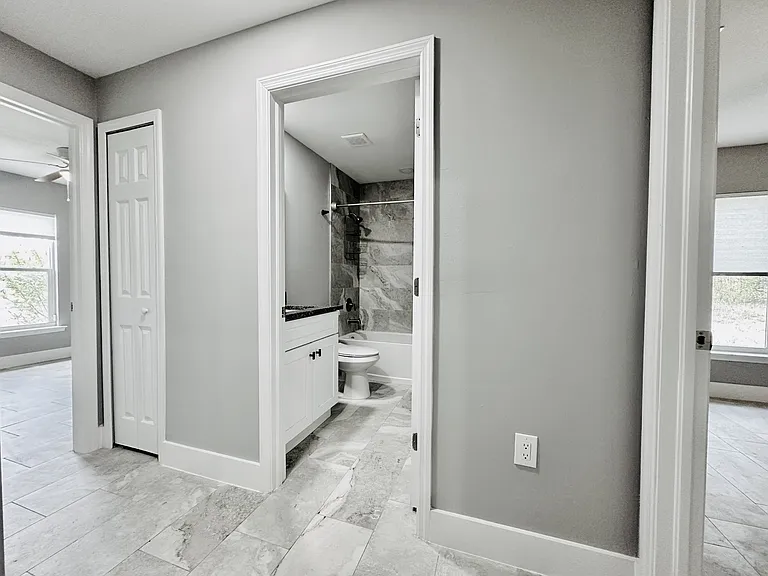 489 Lenox Ave — Photo 38
