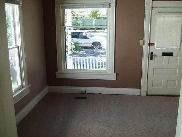 2nd image of 704 S Cascade Ave