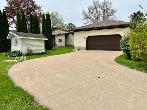 1011 Chicago St, Mendota, IL 61342