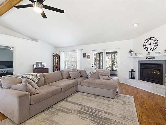 3rd image of 7 Ettington Ln